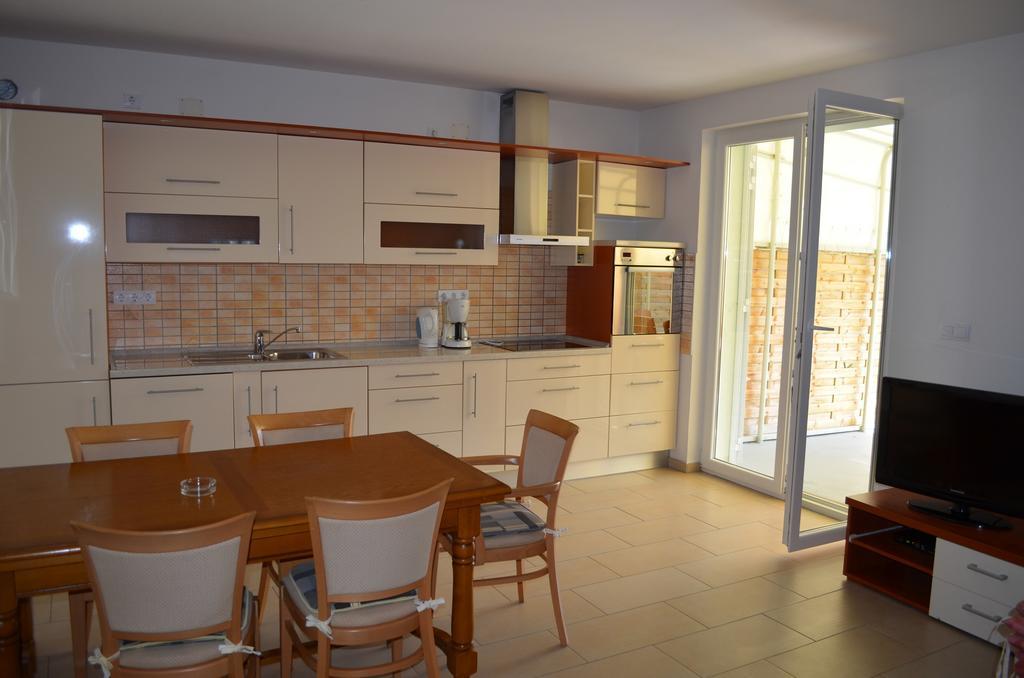 Apartments Buljan Baška Rom bilde