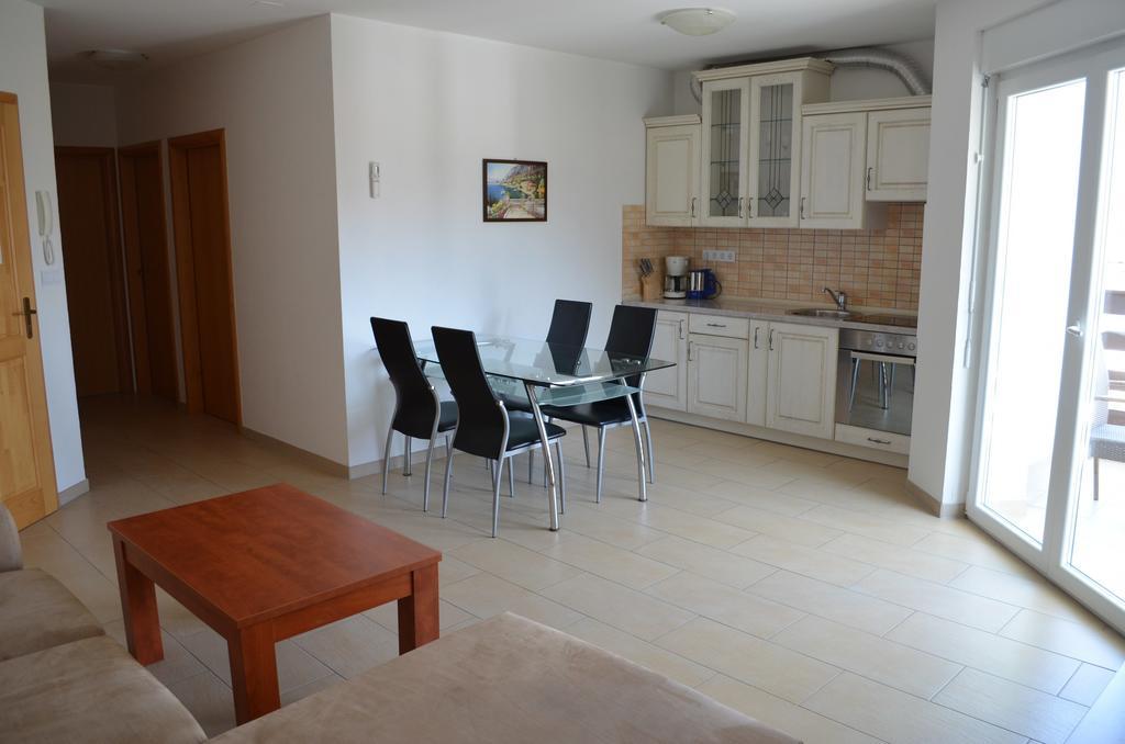Apartments Buljan Baška Rom bilde